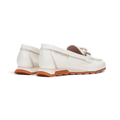 Lucía Porcelain leather loafers, back view, by Estela