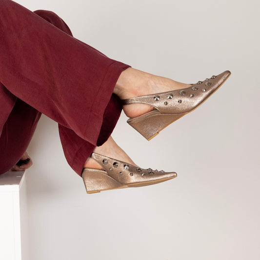 Roxana Studded Slingback Wedge – Zinda – Antique Rose Metallic