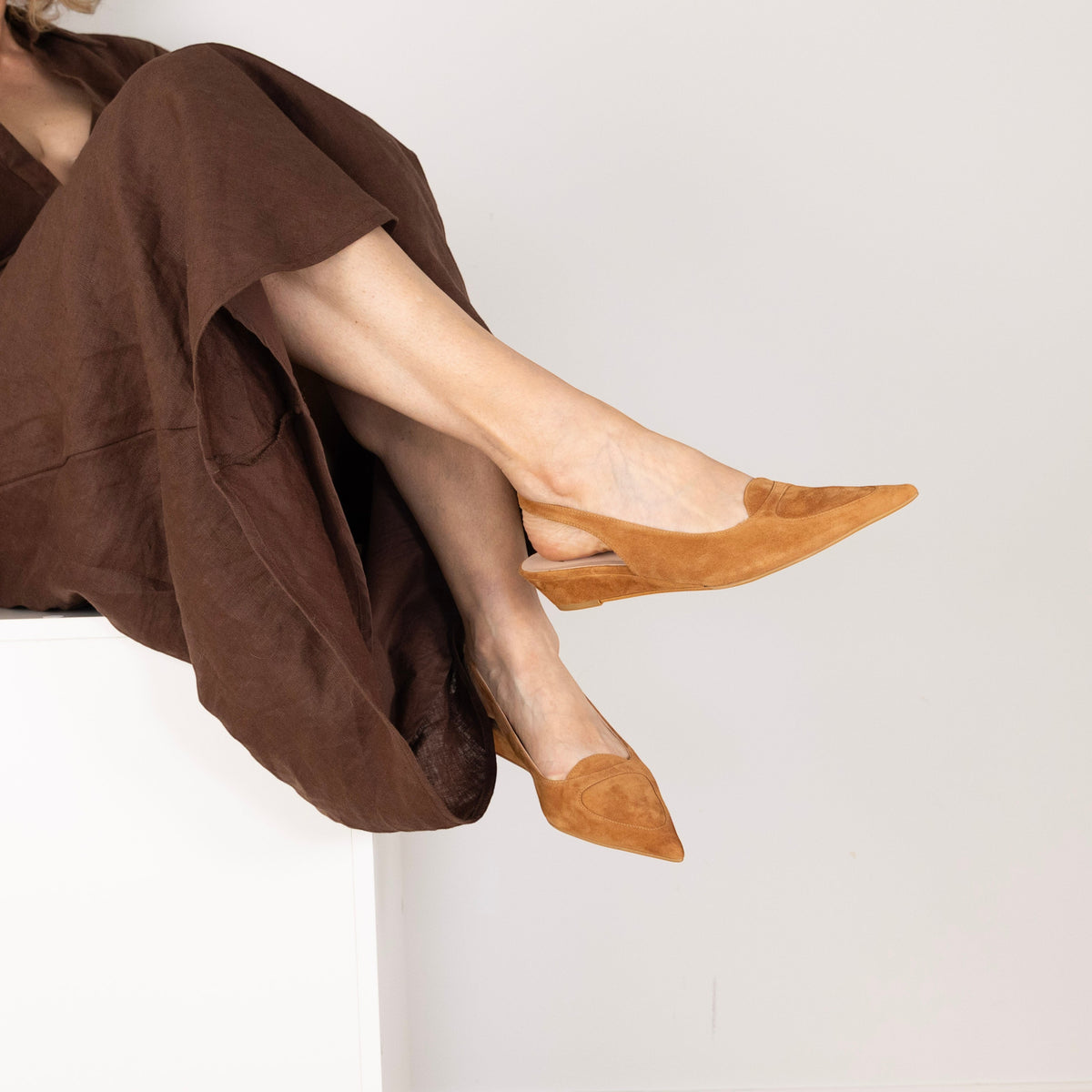 Triana Pointed Suede Slingback – Zinda – Tobacco Suede